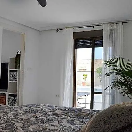 Elegant Semi-detached House With Pool. 3* Torrevieja