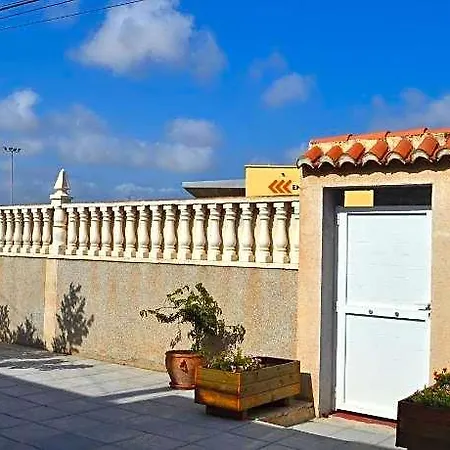 Elegant Semi-detached House With Pool. 3*